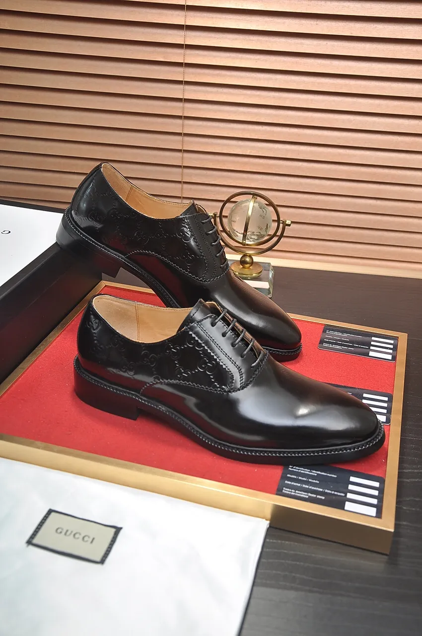 Men's shoes💰500💶Italy's top luxury men's shoe giant (GUCCI) (Gucci) (full cowhide lining) new arrival🍃Original European style🔰 Pleasant to the eye😍In order to make the shoes more durable and non-deformable🌀The production continues to follow traditional methods but there is still no lack of innovation💪Choose original sheepskin for the leather♻️ Smooth and natural And extra bright ⭐Made of imported cowhide, the first choice of rich people 38-45 (45 customized)